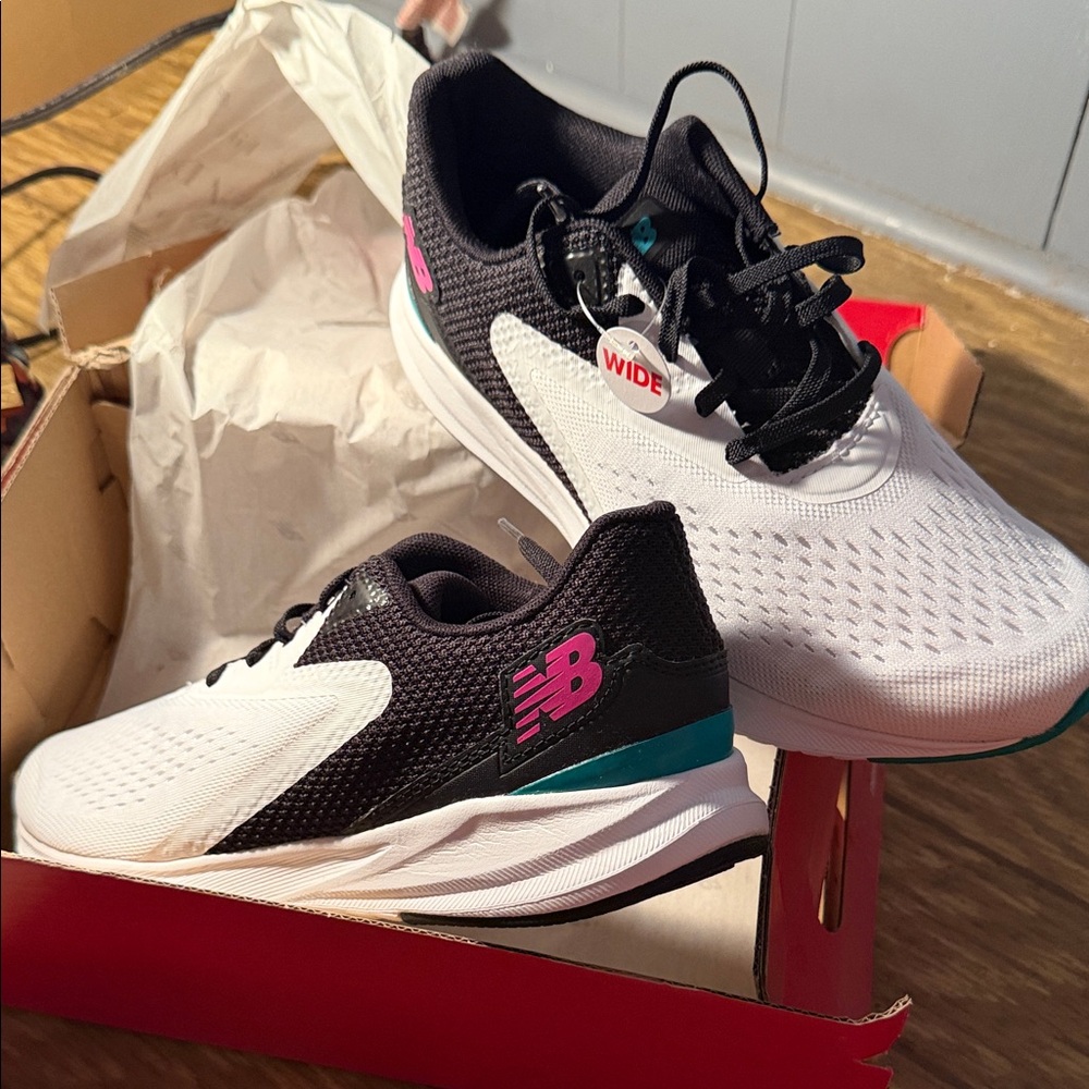 New Balance White Black Sneakers with Pink & Teal Accents women’s 9 Wide BNWT NB